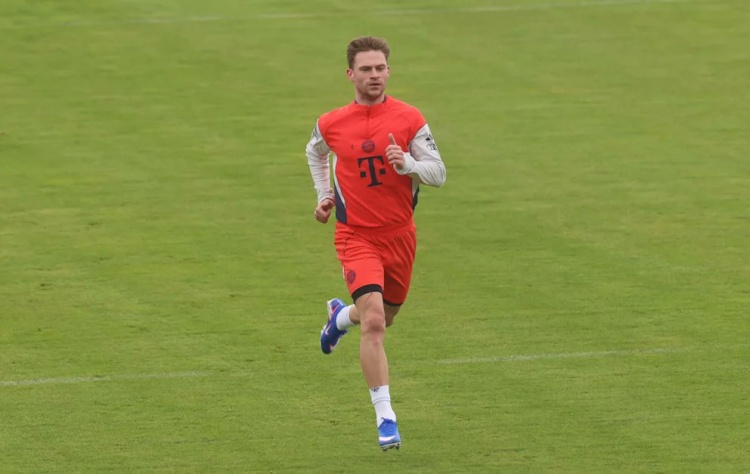 PG模拟器最新版-图片报：基米希今日恢复跑步训练，但仍将缺席对阵狼堡的比赛